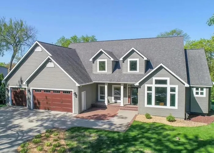 Immerse In Luxury Grand 5Br Lakefront Haven Views