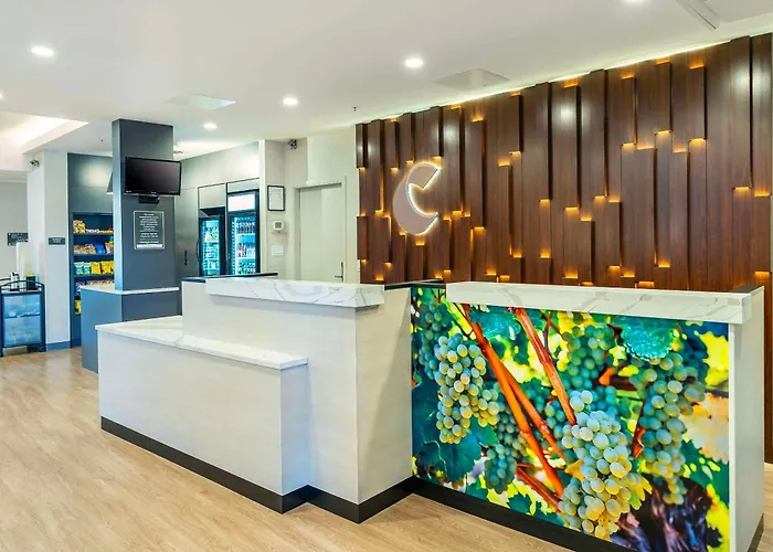 Comfort Suites Kelowna