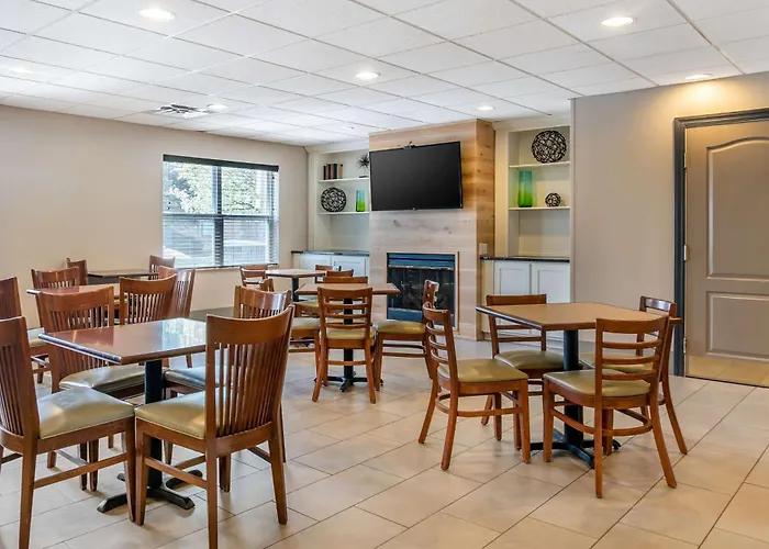 Country Inn & Suites By Radisson, Rossford - Toledo South