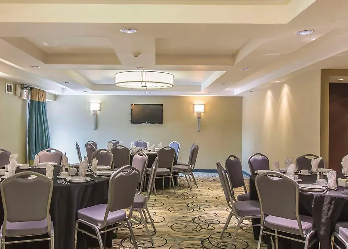 Quattro Hotel & Conf Centre, An Ascend Collection Hotel
