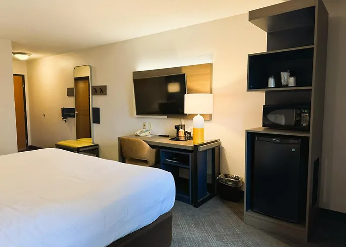 Comfort Inn & Suites Sheboygan I-43