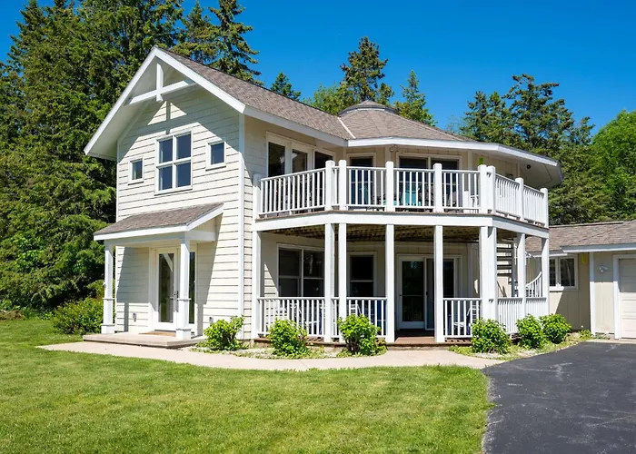 The Goat And Cherry- Cozy Retreat, Hot Tub, Fire Pit, Arcade Fun & Dogs!