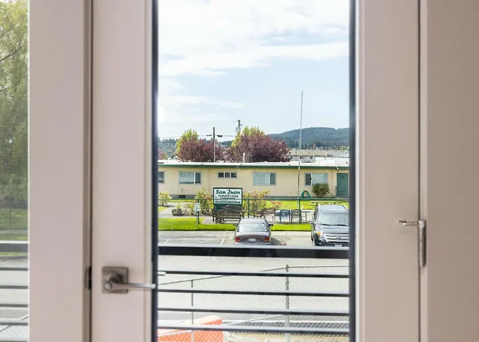 New Fully Updated Condo 914 In Anacortes