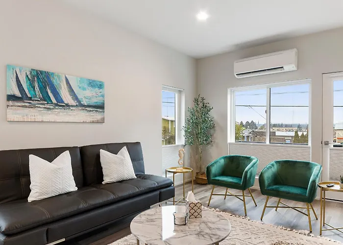 New Fully Updated Condo 914 In Anacortes
