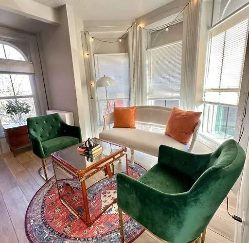 King Bed Suite-Free Parking-Prime Location