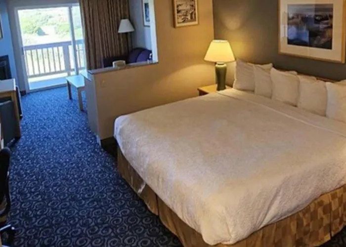 Lighthouse Suites Inn