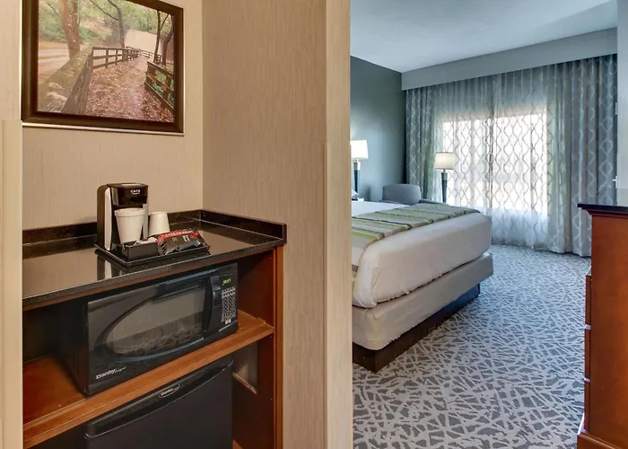 Drury Inn & Suites Cleveland Beachwood
