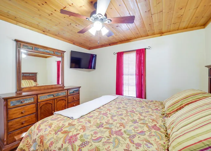 Secluded Lenoir Cabin: 4 Mi To Dtwn Blowing Rock