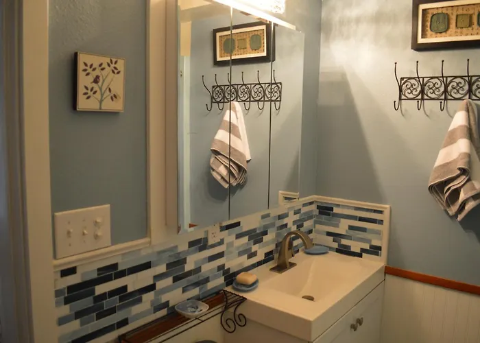 Lake St Claire Waterfront, 1 Beds, 1 Bath