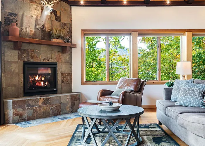 Strasse Ski Chalet Hot Tub Dog-Friendly Skiing
