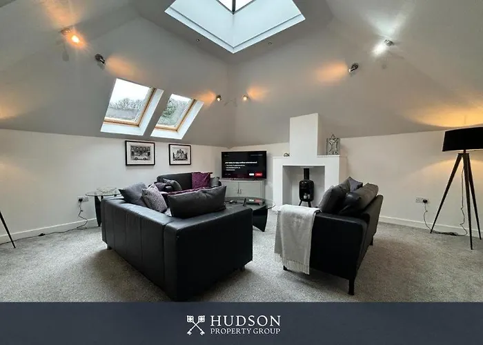 Ironbridge Townhouse With Roof Terrace And Parking