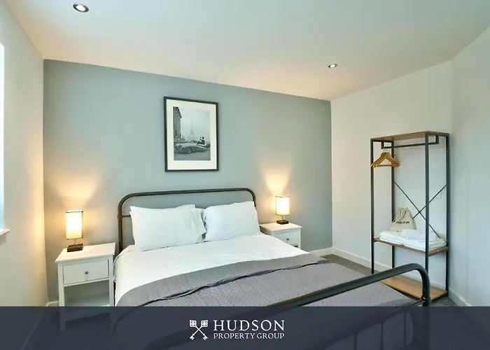 Ironbridge Townhouse With Roof Terrace And Parking