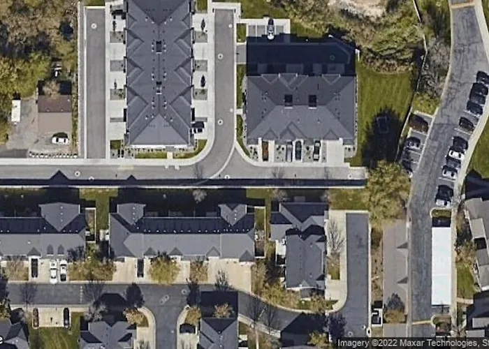 Deluxe Classy Townhouse With 2 Car Garage, Work Or Family!