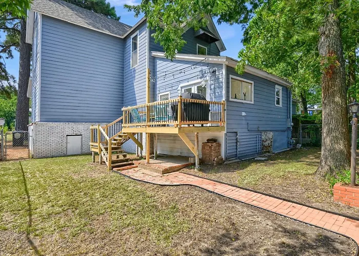Pet Friendly With Full Kitchen & Fenced Yard