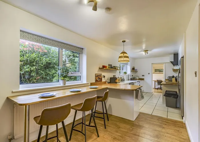 The Laurels - Wifi, Parking, 4 Bedrooms, Gatwick