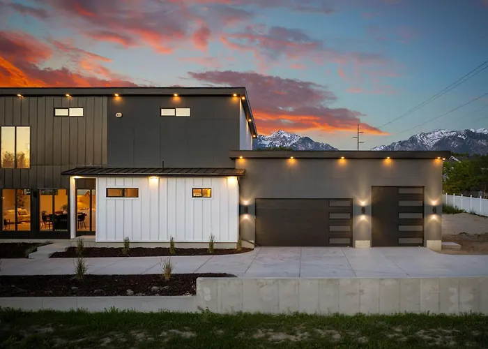 Modern Style Loft Near Canyon Rsl And Expo