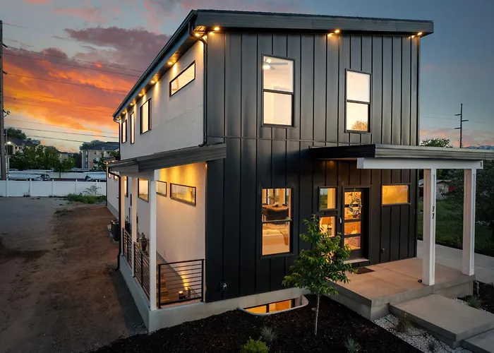 Modern Style Loft Near Canyon Rsl And Expo