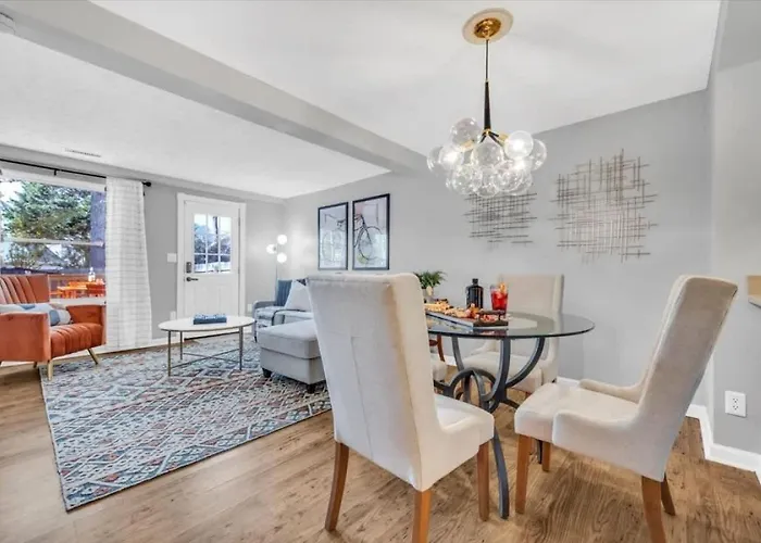 Renovated Townhome On Bike Path Includes Bikes