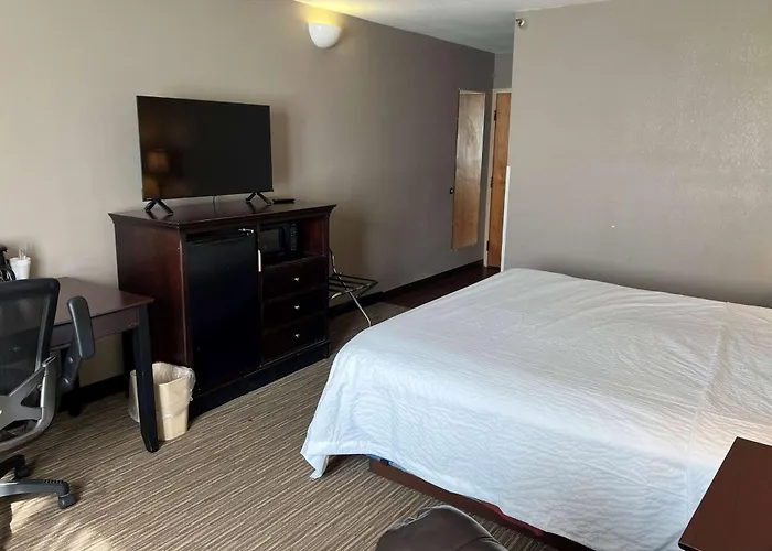Days Inn By Wyndham Pittsburg Ks