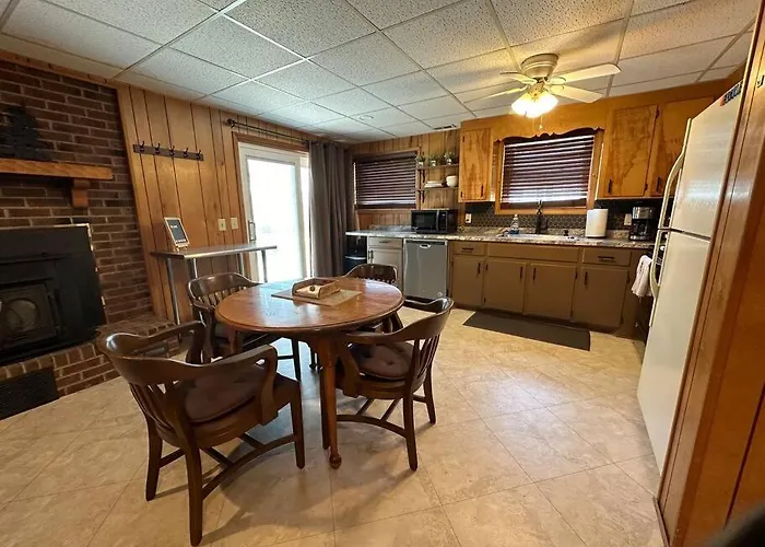 Quiet, Golf Lake Community Cozy 2Bdr 1 Bth Getaway