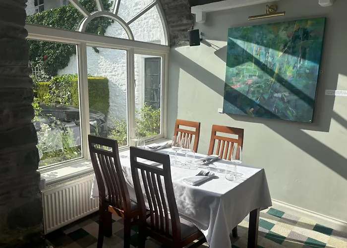 Feathers Hotel Bar And Restaurant