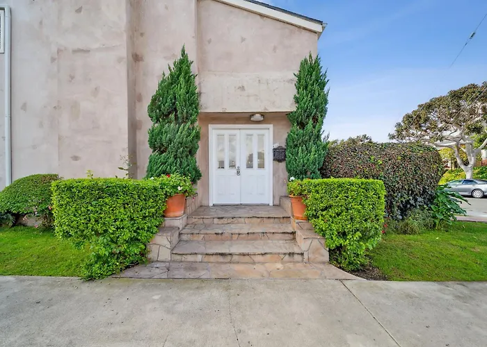 Pet Friendly Gem Near The Beach And Shopping