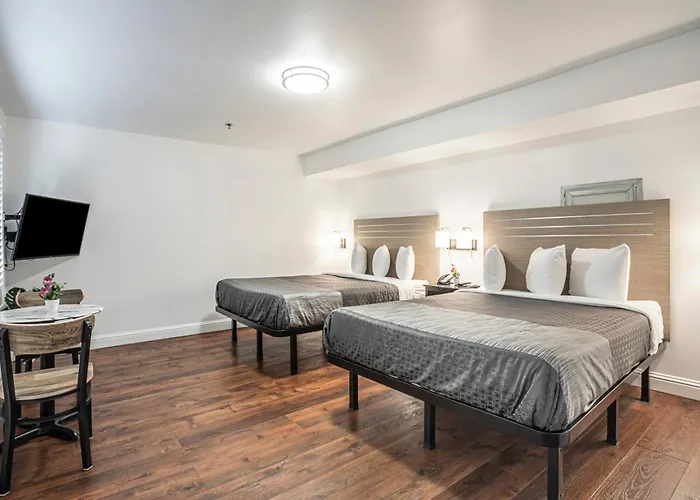 The Greens Hotel On Del Paso