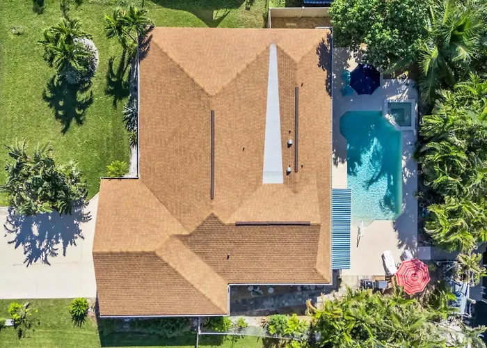 Heated Pool & Spa Home On A Scenic, Gulf Access Canal -Close To Bonita Beach!