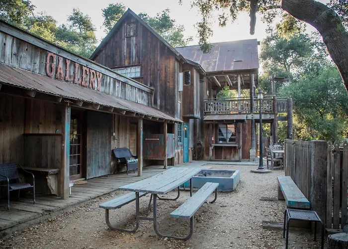 Historic Temecula Ranch Retreat - Sleeps 12 - 5 Acres Under Ancient Oaks