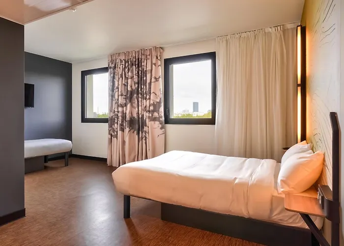 B&B HOTEL Paris Porte d'Orléans
