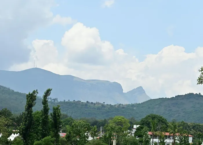 Hometown Sharu'S Inn A Luxury Hotel