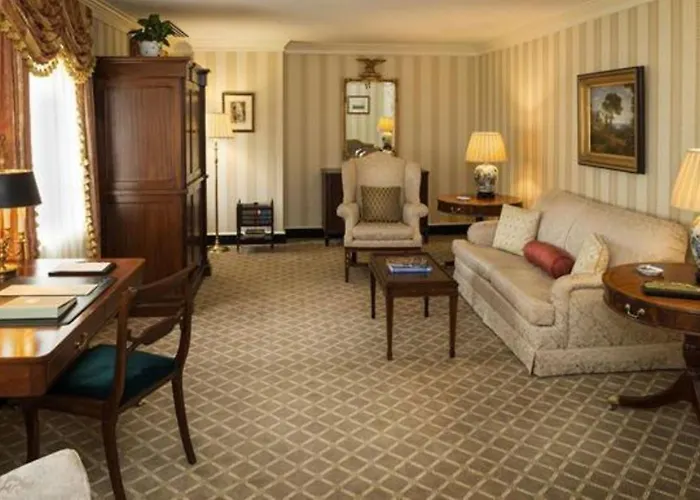 Williamsburg Inn, An Official Colonial Williamsburg Hotel