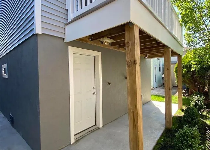2 Blocks To Beach | Ventnor City | Multi- Level Decks | Pet Friendly