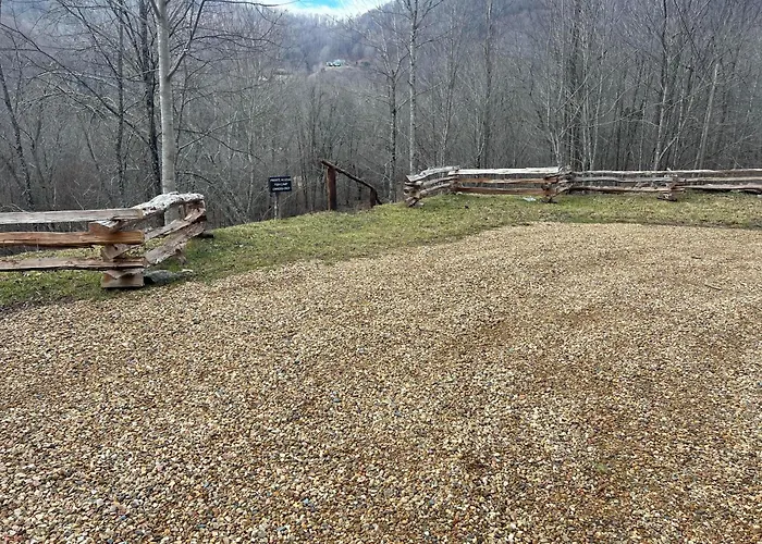 Red Wolf Chalet At Eagles Nest