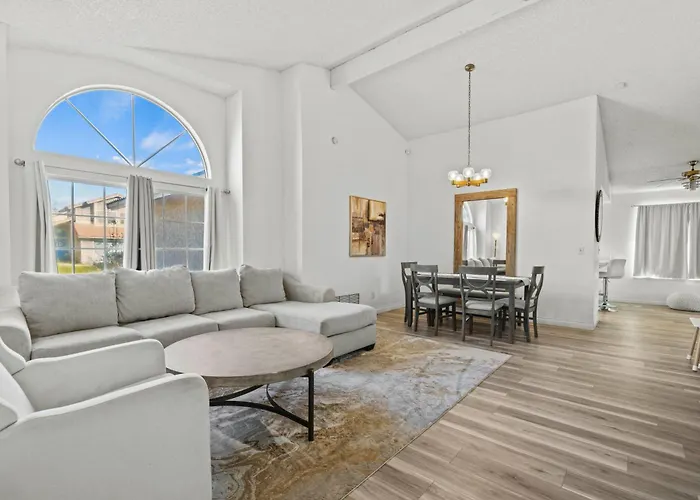 Spacious 3B 2Ba Home With High Ceilings And Large Patio