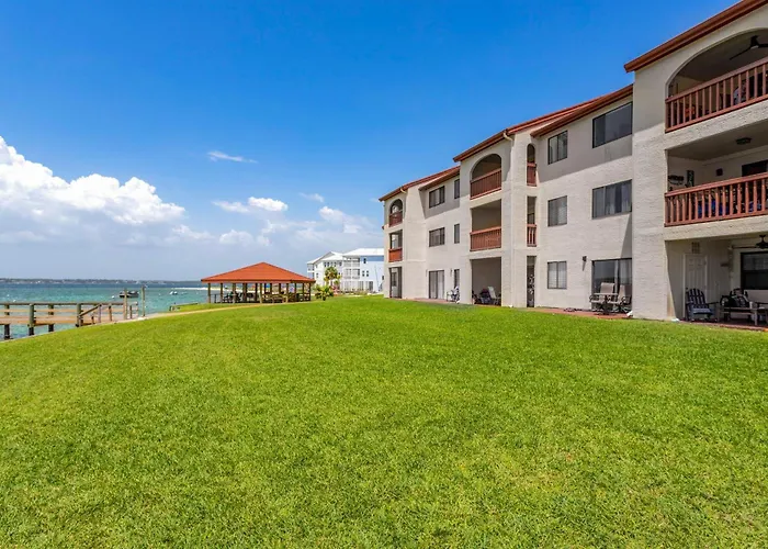 Sunset Harbor Palms 1-308
