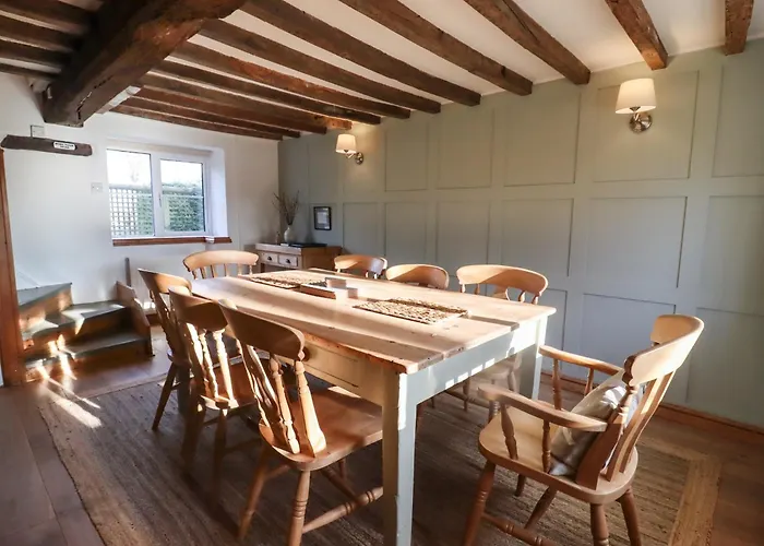1 Whitehouse Cottages