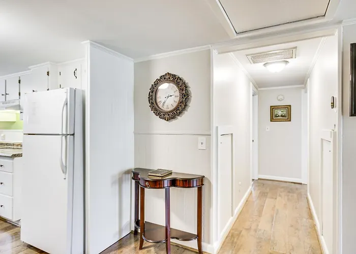 Aiken Apt W/ Garden-View Balcony: Half-Mi To Dtwn!