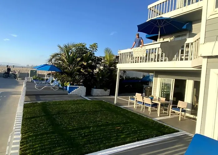 90210 Beach House Middle Unit