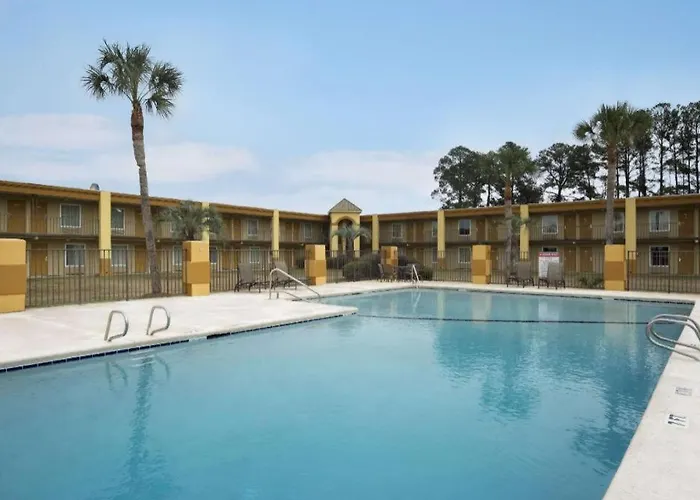 Days Inn By Wyndham Brunswick/St. Simons Area
