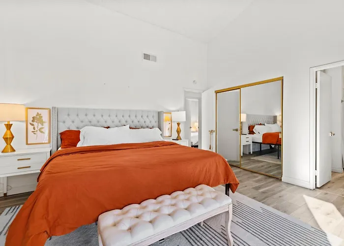 Spacious 3B 2Ba Home With High Ceilings And Large Patio