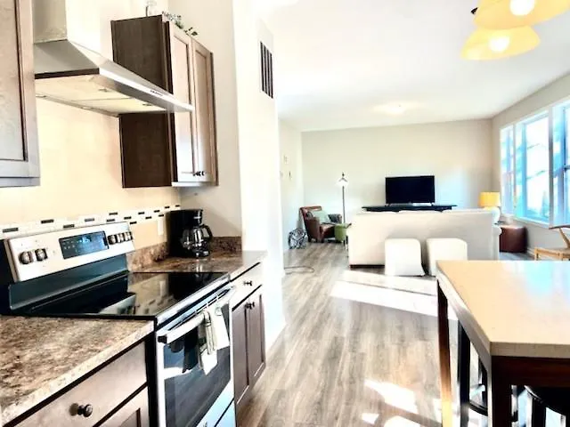 Newly Built Spacious Quiet 3 Bed Rm House With Backyard And Parking