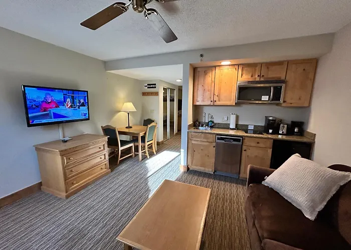 Walk To Lifts, Pet Friendly, Hot Tub, Bus To Town