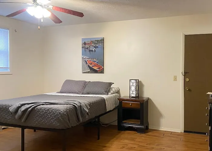 Spacious Updated 1 Bedroom Apartment