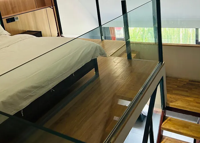 Qichi Waterfront B&B Hotel