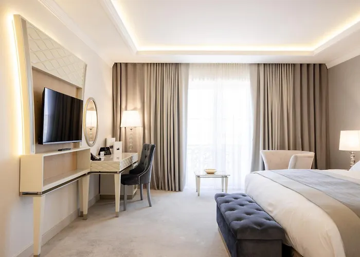 Tresor Le Palais Timisoara, Curio Collection By Hilton