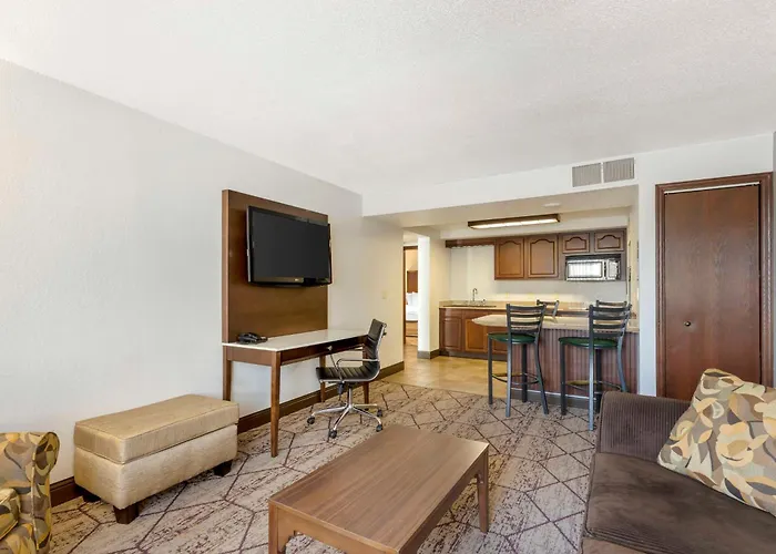 Best Western Plus Longbranch Hotel & Convention Center