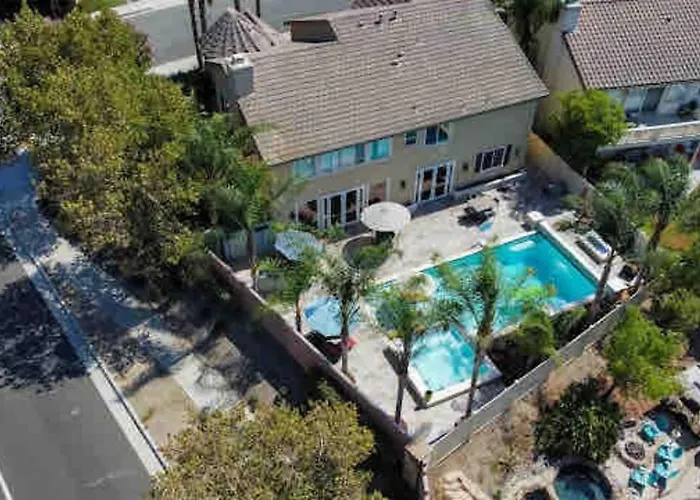 Evonvale Dream! Big Heated Pool, Jacuzzi Seats 16!