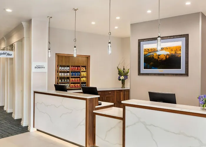 Delta Hotels By Marriott Helena Colonial