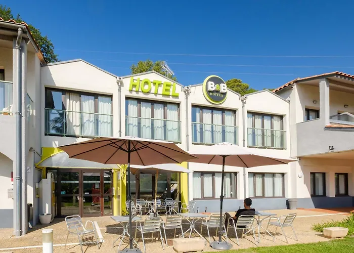 B&B Hotel Villeneuve Loubet Village